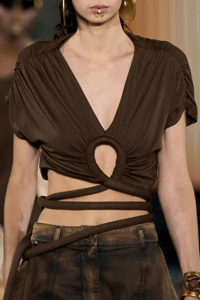 Look 235